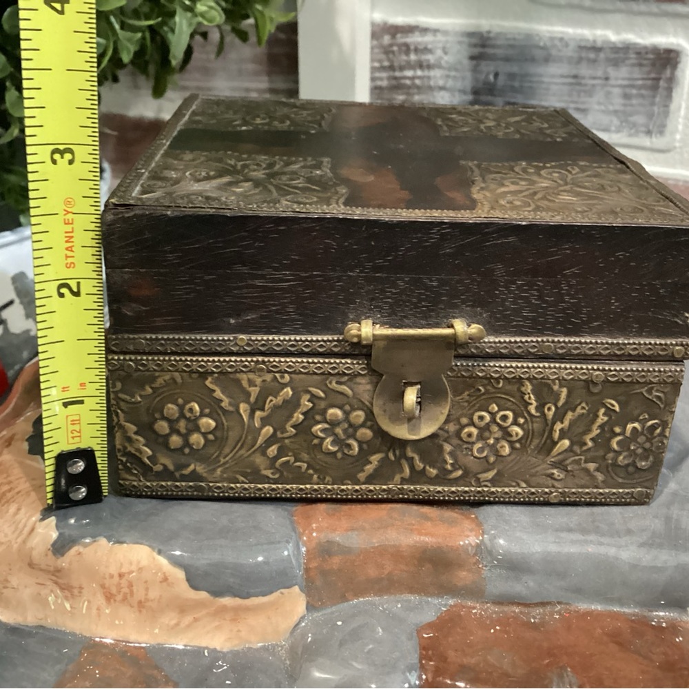 🟤 Vintage - Beautifully crafted solid wood, brass/metals Jewelry / Keepsake Box - Picture 12 of 12